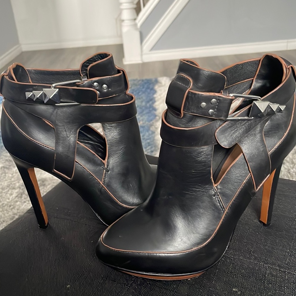 Mark + James by Badgley Mischka high heel